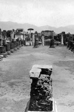 Pompeii City Ruins 6 Tomb Of Tyche